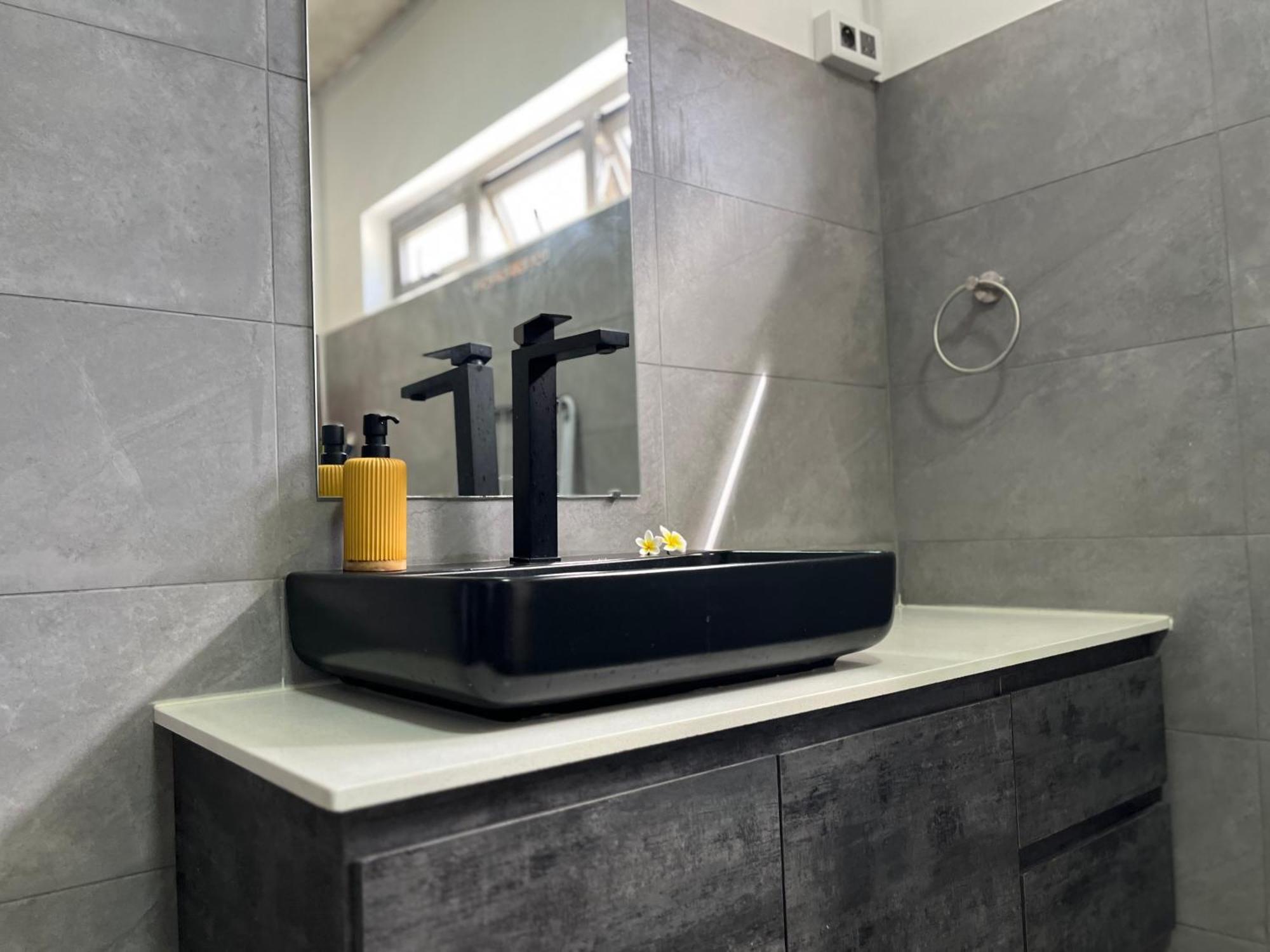 Cosy 2 Bedrooms Apts In Pereybere -Seasons Break Apartment بيريبير المظهر الخارجي الصورة